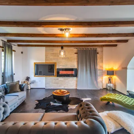 Luxury And Stylish With Private Pool