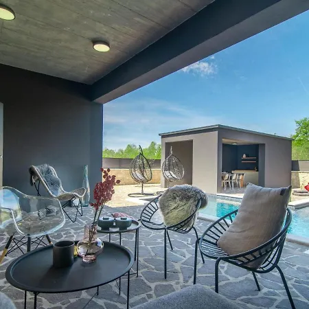 Luxury And Stylish With Private Pool *